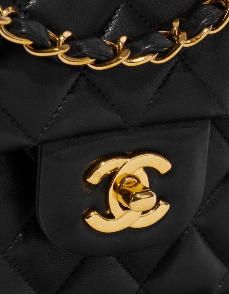 Pre-owned Chanel bag Timeless Medium Lamb Black Black Closing System | Sell your designer bag on Saclab.com