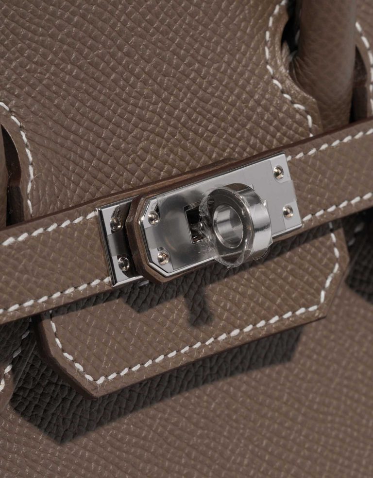 Pre-owned Hermès bag Birkin 25 Epsom Etoupe Brown Closing System | Sell your designer bag on Saclab.com