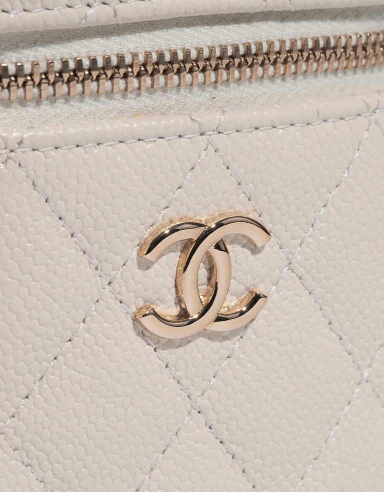 Pre-owned Chanel bag Vanity Mini Caviar White White Front | Sell your designer bag on Saclab.com