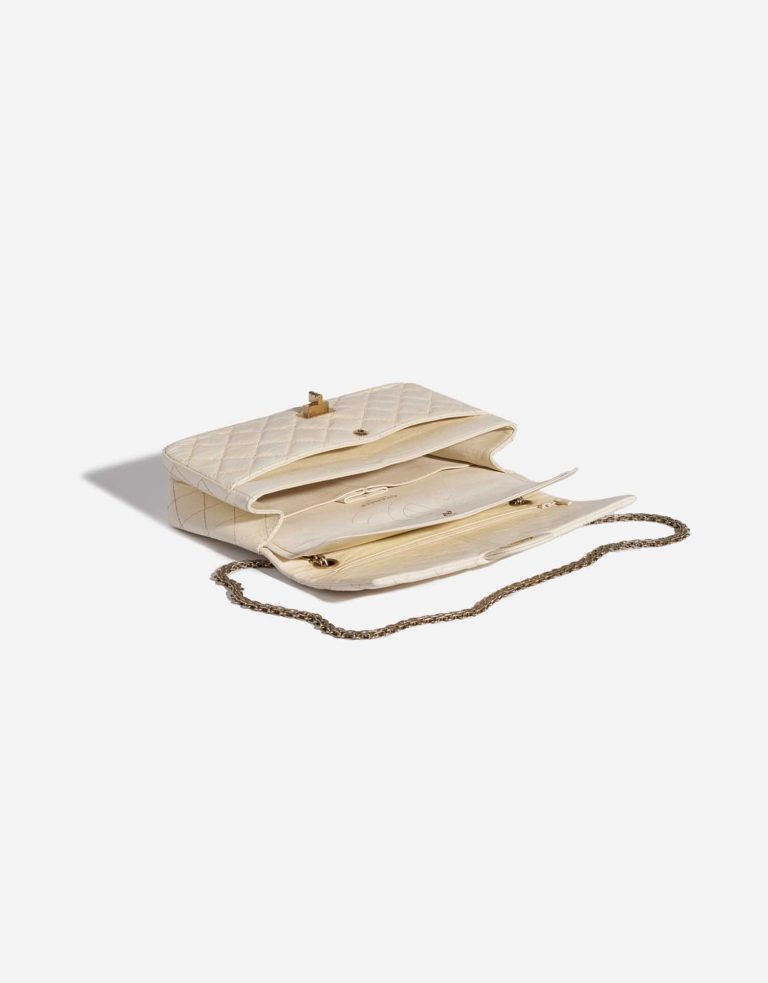 Pre-owned Chanel bag 2.55 Reissue 226 Calf Beige Beige Inside | Sell your designer bag on Saclab.com