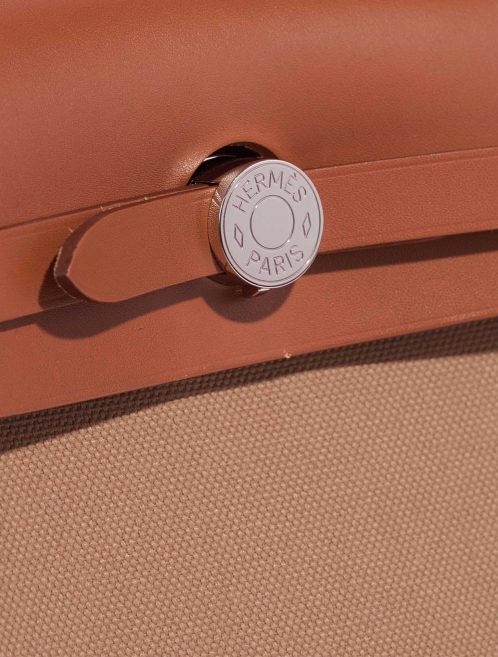 Pre-owned Hermès bag Herbag 31 Vache Hunter / Toile Militaire Fauve / Chai Beige, Brown Closing System | Sell your designer bag on Saclab.com