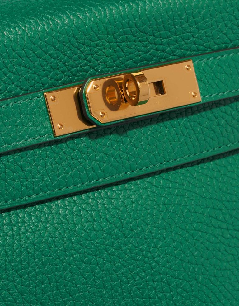 Pre-owned Hermès bag Kelly 28 Togo Vert Menthe Green Closing System | Sell your designer bag on Saclab.com