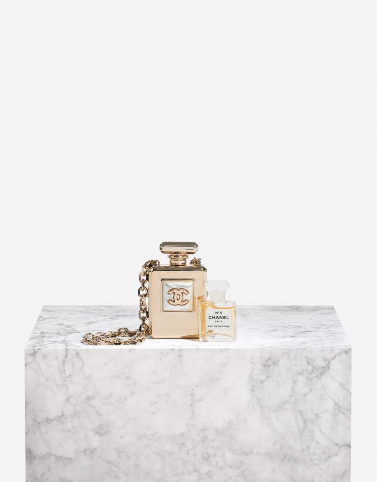 Pre-owned Chanel bag Perfume Necklace Metal Gold / Pearl Gold Front | Sell your designer bag on Saclab.com