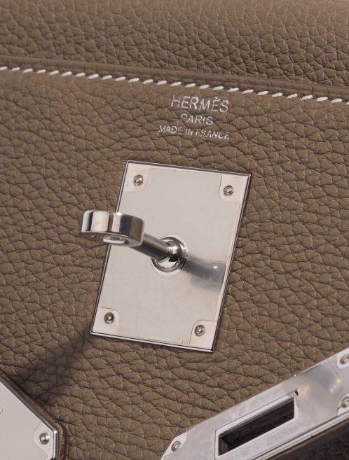 Pre-owned Hermès bag Kelly 28 Togo Etoupe Brown, Grey Logo | Sell your designer bag on Saclab.com