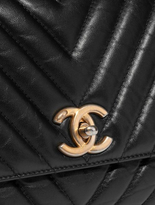 Pre-owned Chanel bag Timeless Handle Medium Lamb Black Black Closing System | Sell your designer bag on Saclab.com