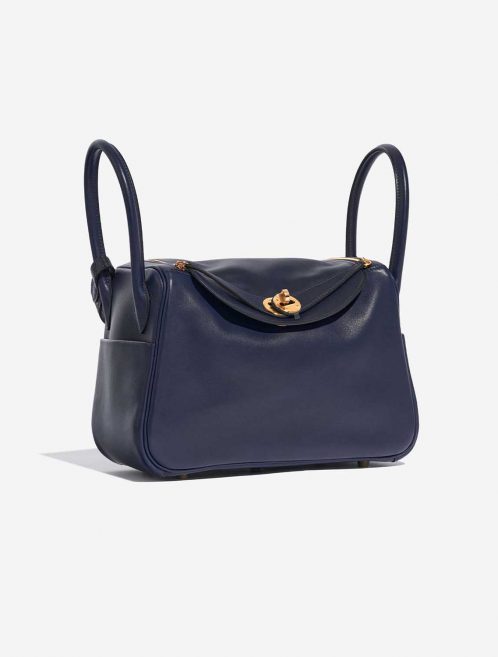 Pre-owned Hermès bag Lindy Touch 26 Veau Volupto / Crocodile Niloticus Blue Nuit / Blue Marine Blue Side Front | Sell your designer bag on Saclab.com