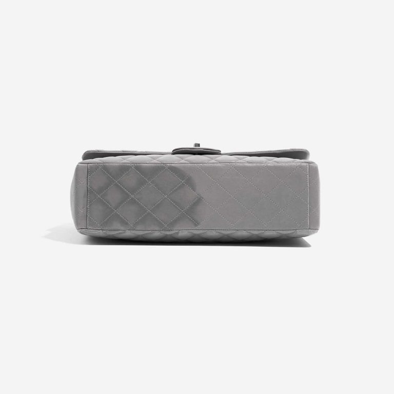 Pre-owned Chanel bag Timeless Maxi Lamb Grey Grey Bottom | Sell your designer bag on Saclab.com