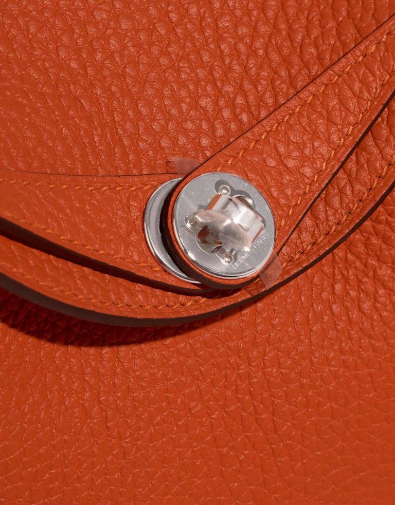 Pre-owned Hermès bag Lindy 20 Mini Taurillon Clemence Feu Orange Closing System | Sell your designer bag on Saclab.com