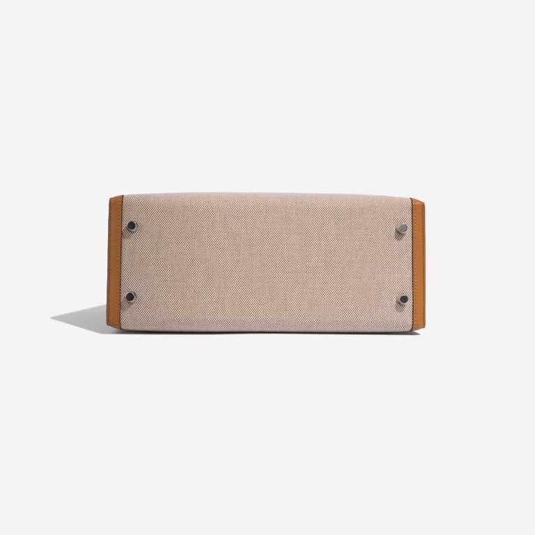 Pre-owned Hermès bag Kelly 28 Sesame-Ecru-Beige Bottom | Sell your designer bag on Saclab.com