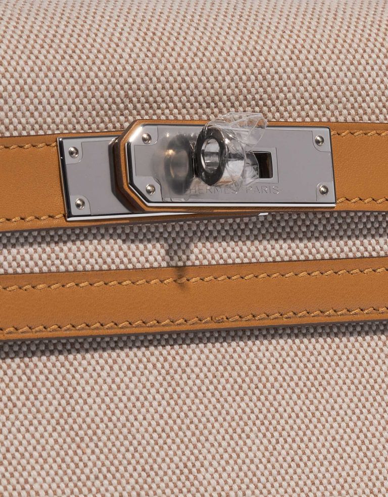 Pre-owned Hermès bag Kelly 28 Sesame-Ecru-Beige Closing System | Sell your designer bag on Saclab.com