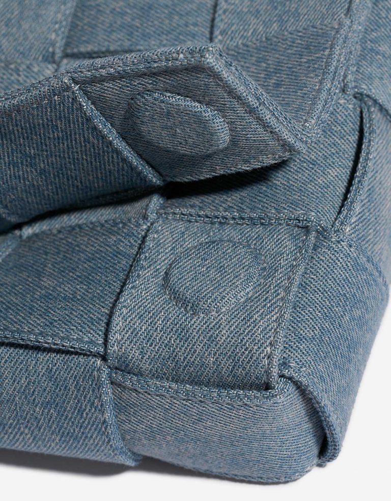 Bottega Cassette OneSize IndigoWashed Closing System  | Sell your designer bag on Saclab.com