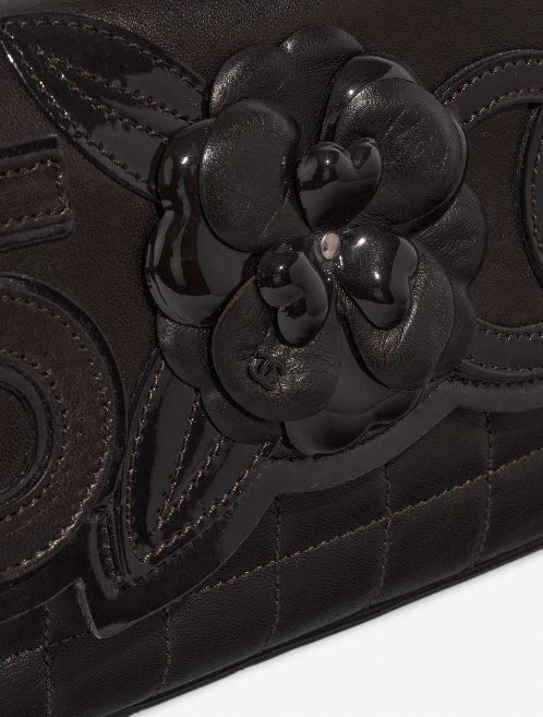 Chanel Baguette Medium Brown Closing System  | Sell your designer bag on Saclab.com