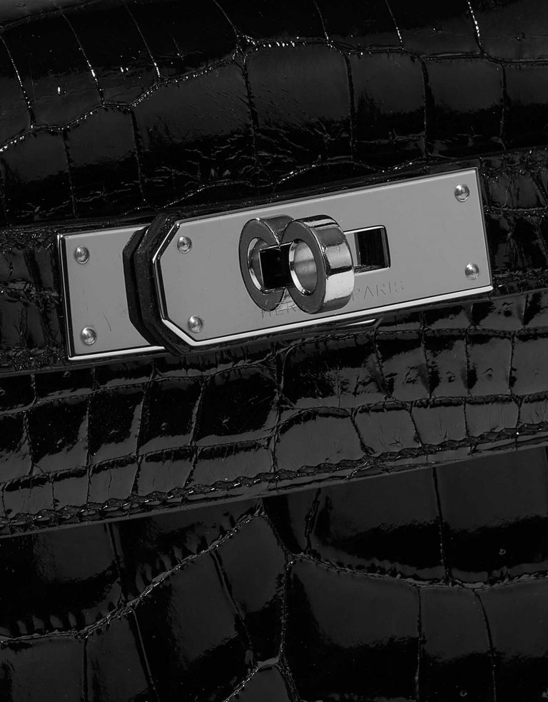 Hermès Kelly 28 Black Closing System  | Sell your designer bag on Saclab.com