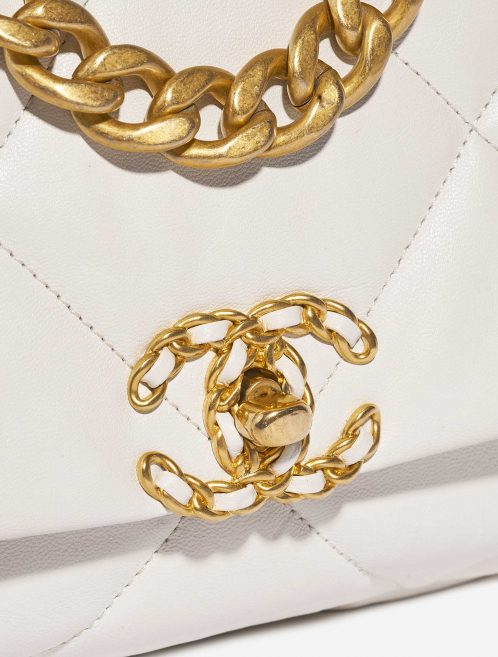 Chanel 19 FlapBag Cream Closing System  | Sell your designer bag on Saclab.com