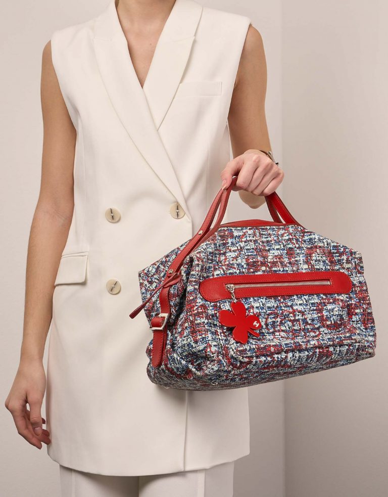 Pre-owned Chanel bag Duffle Bag Tweed Mixed Front | Sell your designer bag on Saclab.com