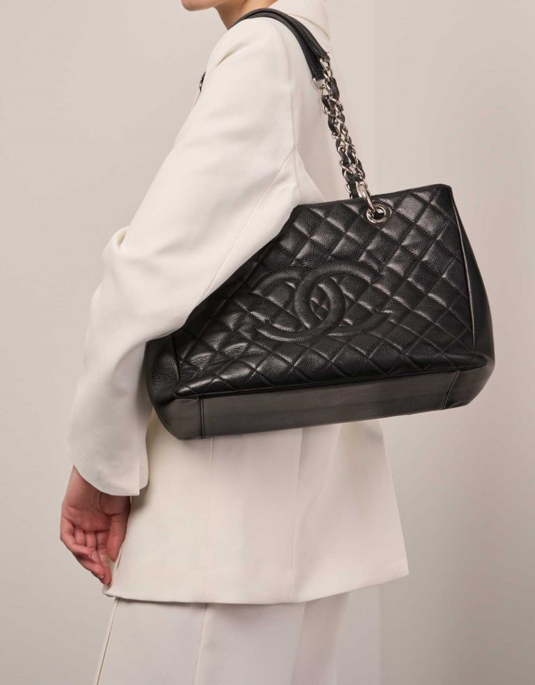 Chanel GST Black Front  | Sell your designer bag on Saclab.com