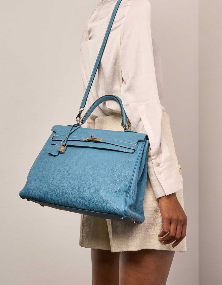 Hermès Kelly 35 BlueJean Front  | Sell your designer bag on Saclab.com