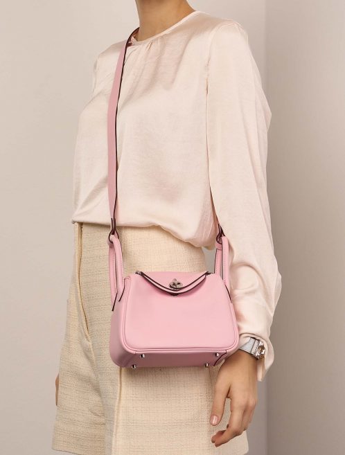 Hermès Lindy 20Mini RoseSakura Sizes Worn | Sell your designer bag on Saclab.com