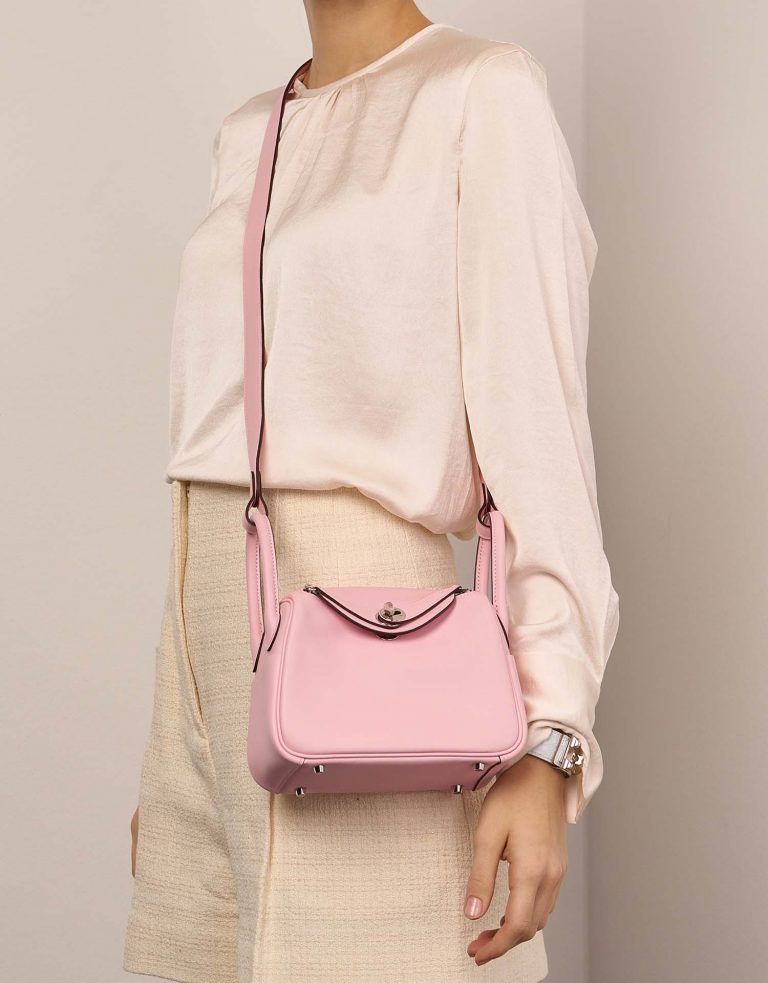 Hermès Lindy 20Mini RoseSakura Sizes Worn | Sell your designer bag on Saclab.com