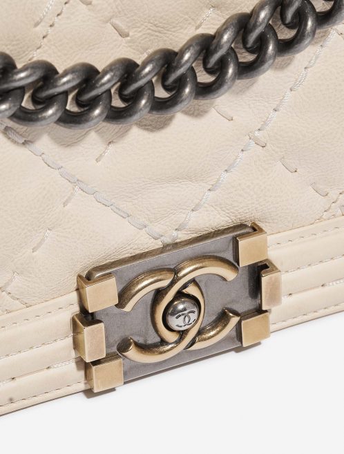 Chanel Boy OldMedium Beige Closing System  | Sell your designer bag on Saclab.com