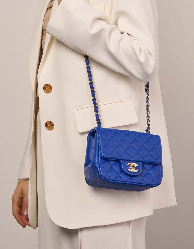 Chanel Timeless MiniSquare ElectriqueBlue Sizes Worn | Sell your designer bag on Saclab.com