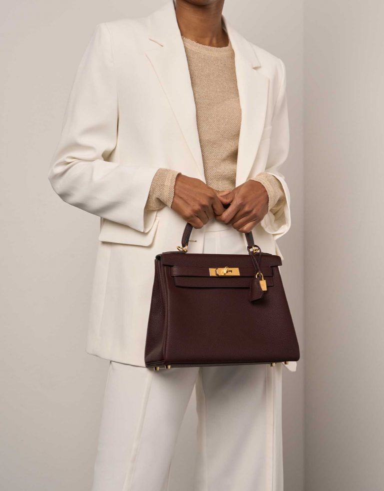 Hermès Kelly 28 RougeSellier Sizes Worn | Sell your designer bag on Saclab.com