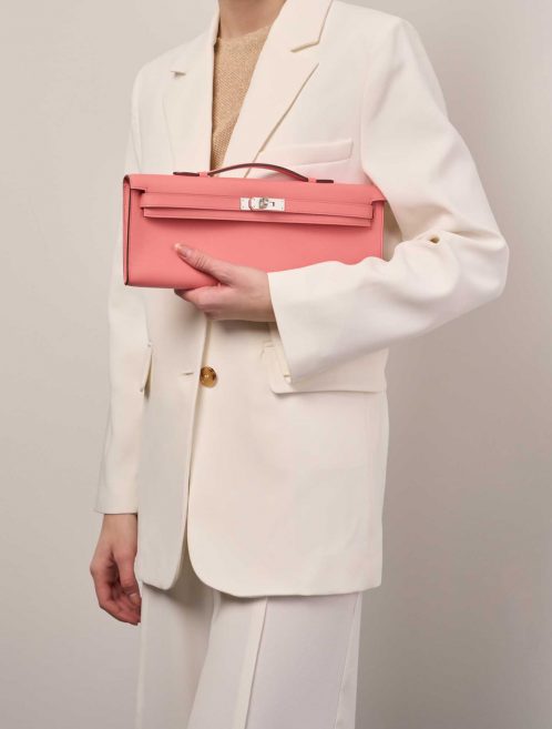 Hermès KellyCutClutch RosedEte Sizes Worn | Sell your designer bag on Saclab.com
