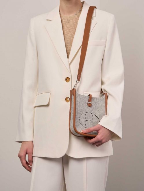 Hermès Evelyne 16 GrisClair-Gold Sizes Worn | Sell your designer bag on Saclab.com