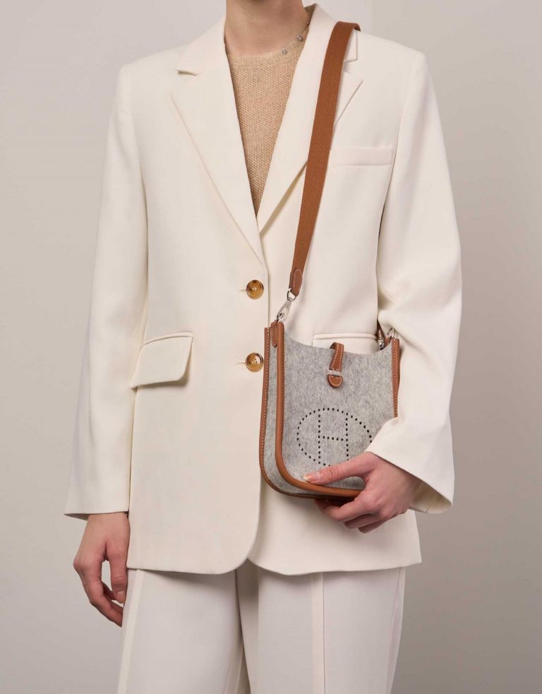 Hermès Evelyne 16 GrisClair-Gold Sizes Worn | Sell your designer bag on Saclab.com