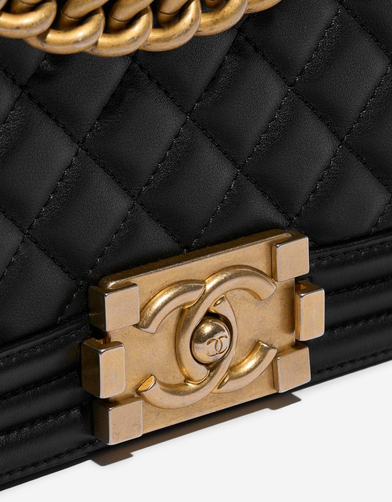 Chanel Boy OldMedium Black Closing System  | Sell your designer bag on Saclab.com