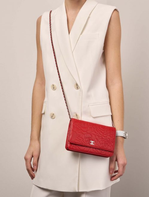 Chanel Camellia WOC Red Sizes Worn | Sell your designer bag on Saclab.com