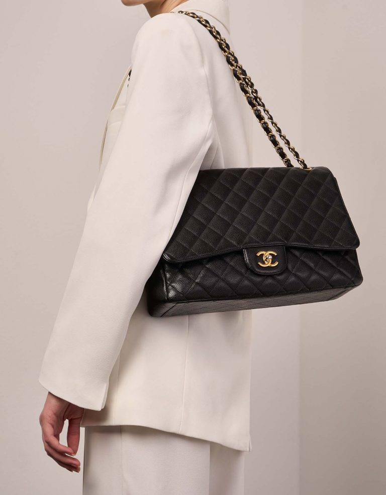 Pre-owned Chanel bag Timeless Maxi Caviar Black Black Front | Sell your designer bag on Saclab.com