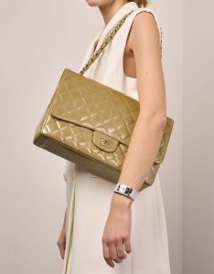 Chanel Timeless Maxi Beige Sizes Worn | Sell your designer bag on Saclab.com