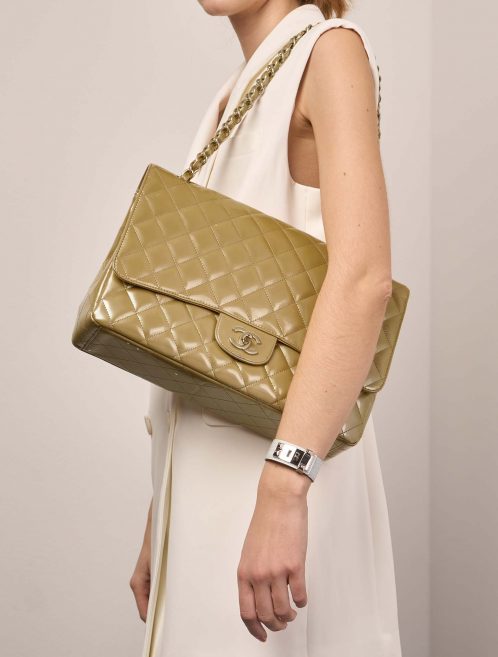 Chanel Timeless Maxi Beige Sizes Worn | Sell your designer bag on Saclab.com