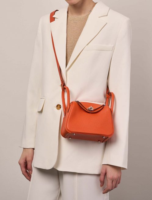 Hermès Lindy 20Mini Feu Sizes Worn | Sell your designer bag on Saclab.com