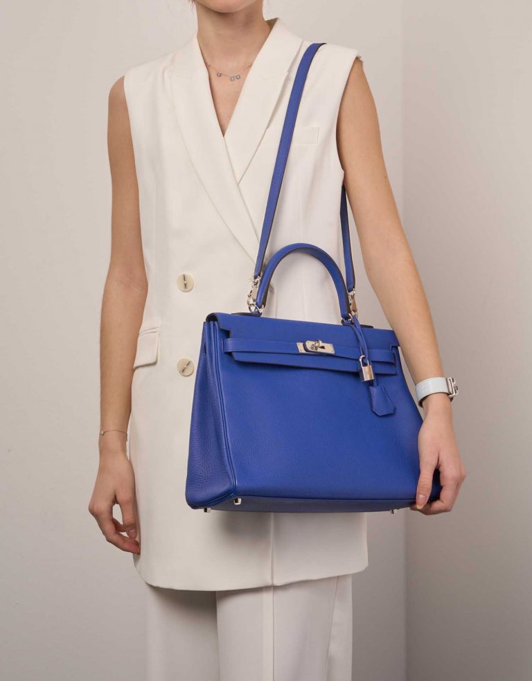 Hermès Kelly 35 BlueElectrique Sizes Worn | Sell your designer bag on Saclab.com