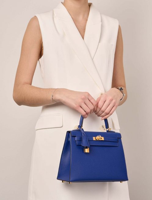 Hermès Kelly 25 BleuRoyal Sizes Worn | Sell your designer bag on Saclab.com