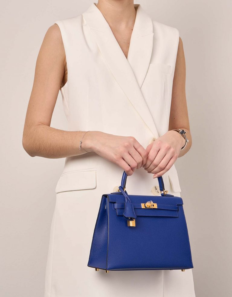 Hermès Kelly 25 BleuRoyal Sizes Worn | Sell your designer bag on Saclab.com