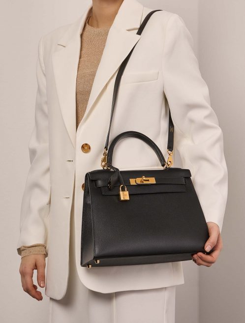 Hermès Kelly 28 Black Sizes Worn | Sell your designer bag on Saclab.com