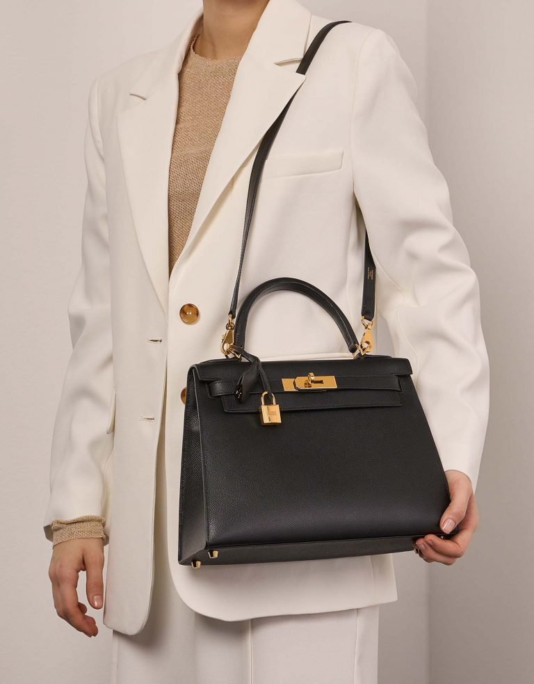 Hermès Kelly 28 Black Sizes Worn | Sell your designer bag on Saclab.com