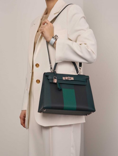 Hermès Kelly 28 VertCypres-Blue Obscur-Malachite Sizes Worn | Sell your designer bag on Saclab.com