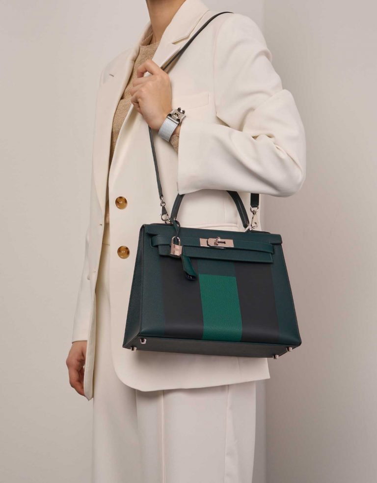 Hermès Kelly 28 VertCypres-Blue Obscur-Malachite Sizes Worn | Sell your designer bag on Saclab.com