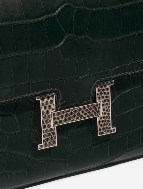 Hermès Constance LongWallet VertFonce-Ombre Closing System  | Sell your designer bag on Saclab.com