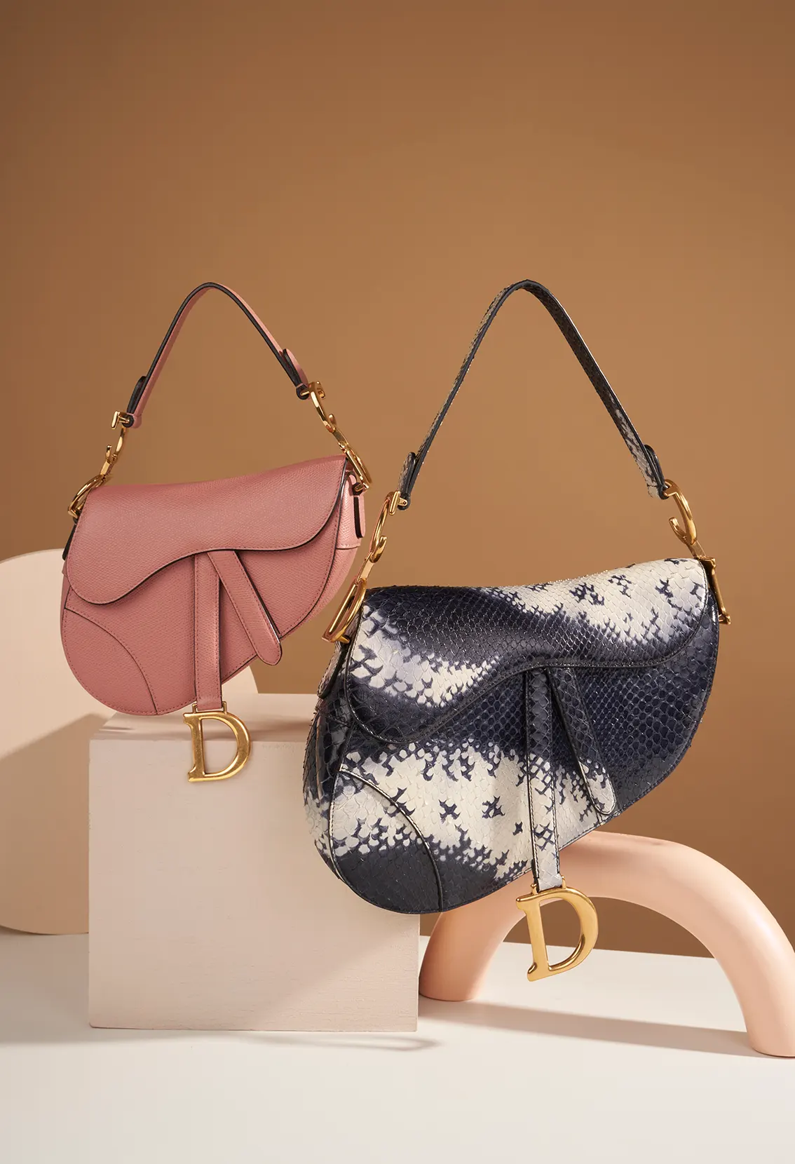 【人気商品！】★Dior★ Saddle バッグ Saddle Bag with Strap Deep Purple Grained Calfskin | DIOR
