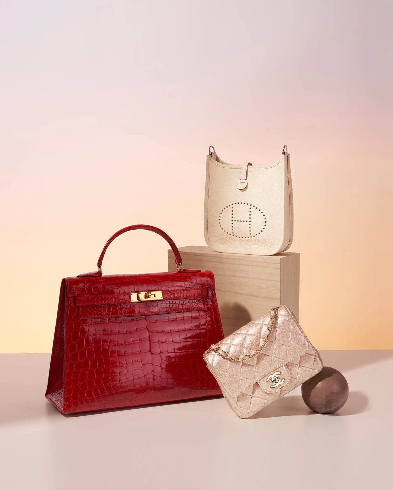 空箱　CHANEL, PRADA, HERMES 、Tiffany Bag Bonanza! New York Auction Houses Are Hosting Handbag