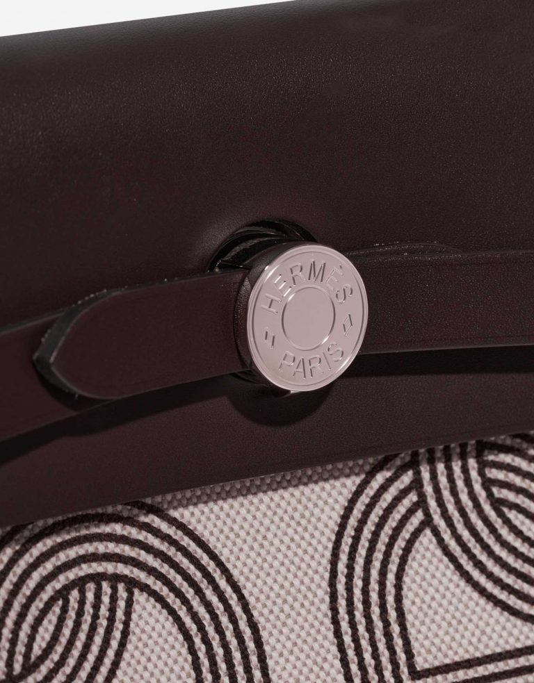 Hermès 31 Ebene-Ecru-Beige Closing System  | Sell your designer bag on Saclab.com