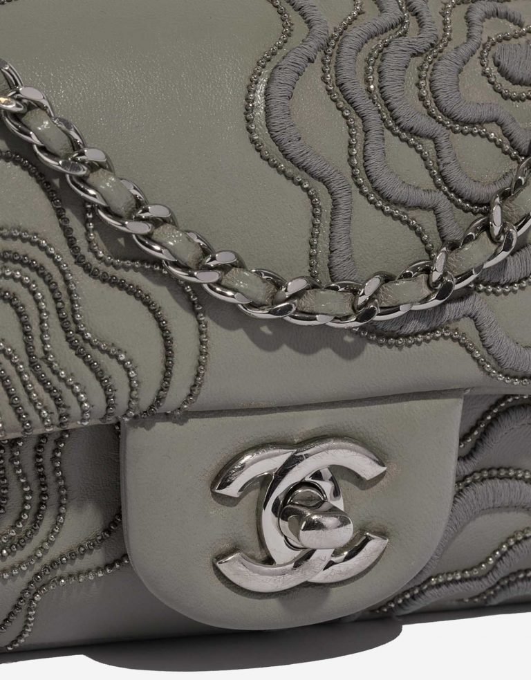 Chanel Timeless ExtraMini Grey Closing System  | Sell your designer bag on Saclab.com