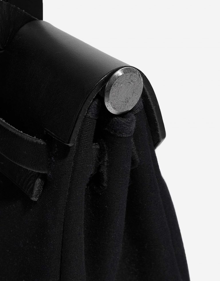 Hermès Herbag 31 Black signs of wear 1 | Sell your designer bag on Saclab.com