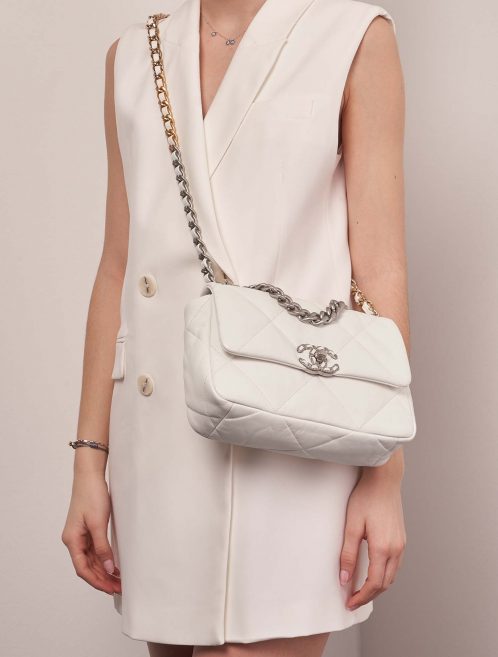 Chanel 19 FlapBag White Sizes Worn | Sell your designer bag on Saclab.com