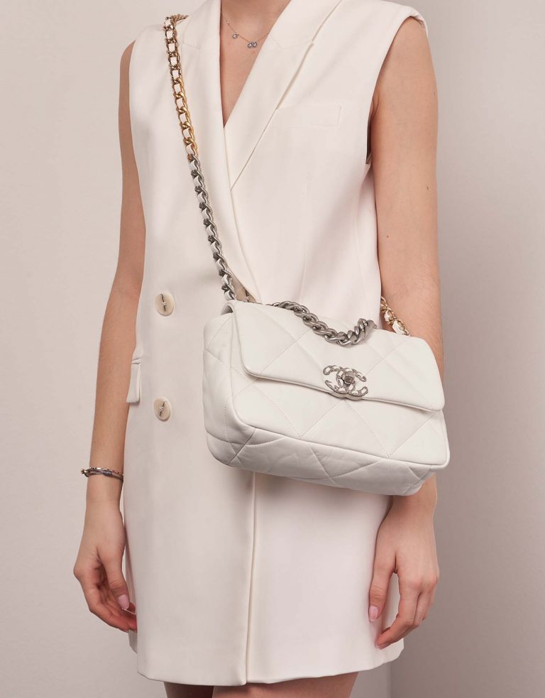 Chanel 19 FlapBag White Front  | Sell your designer bag on Saclab.com